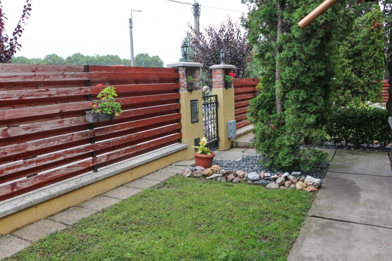 Emi Vendégház Balatonszárszó Exterior foto